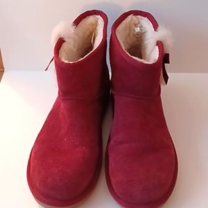 Kookaburra  By HUGG winter boots  NWOT size 10 mediam burgundy  color